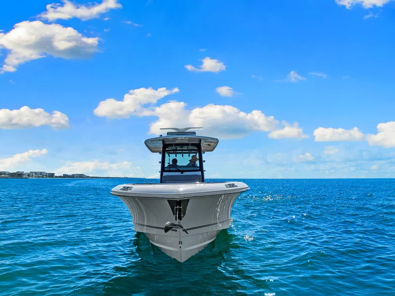 Slide: The Image of Boston Whaler 330 OUTRAGE 2022 - 8