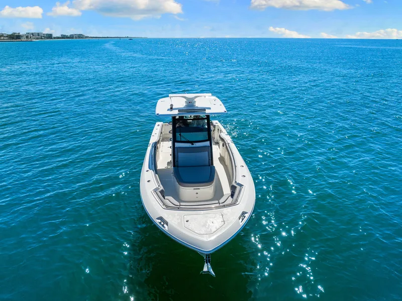 Slide: The Image of Boston Whaler 330 OUTRAGE 2022 - 9