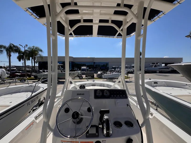 Slide: The Image of Boston Whaler 190 Montauk 2026 - 10