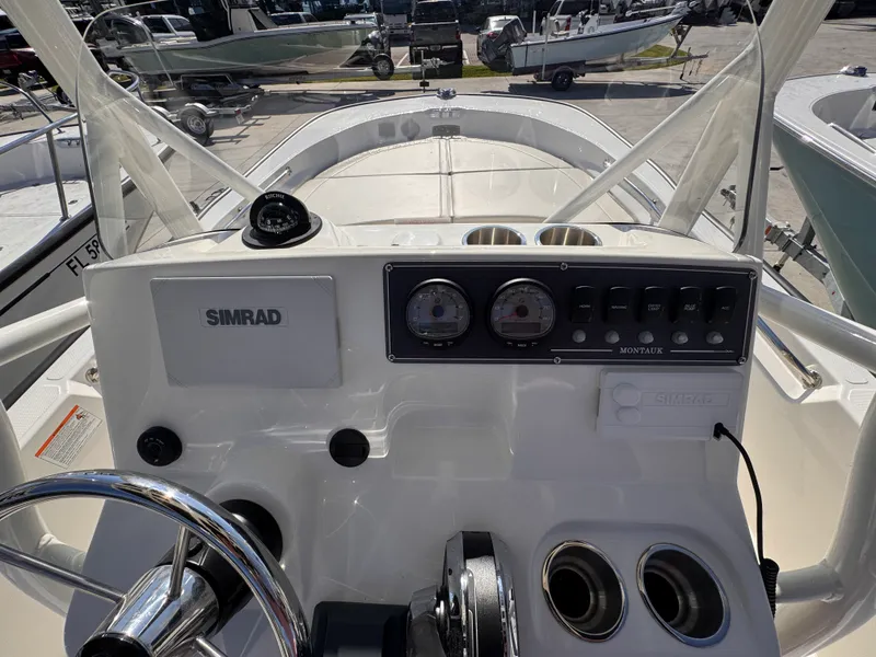 Slide: The Image of Boston Whaler 190 Montauk 2026 - 12