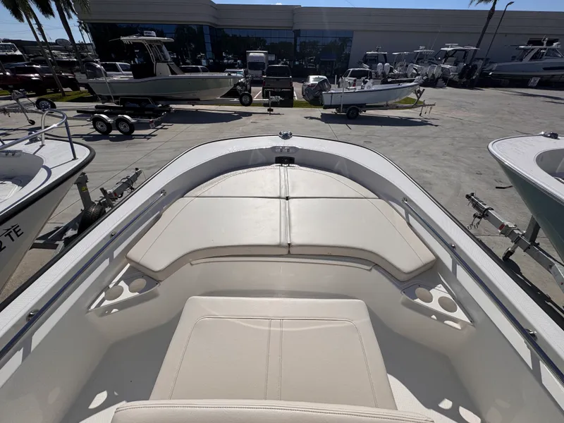 Slide: The Image of Boston Whaler 190 Montauk 2026 - 13