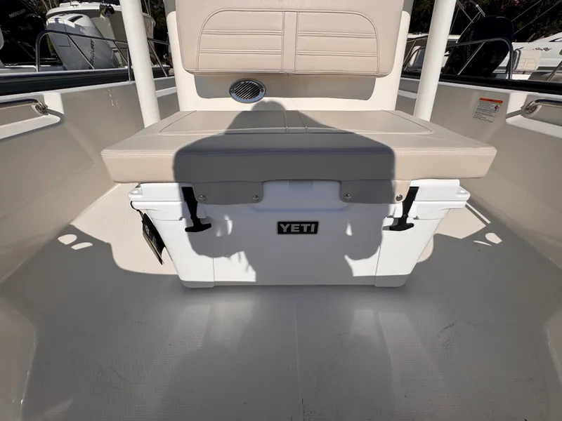 Slide: The Image of Boston Whaler 190 Montauk 2026 - 15