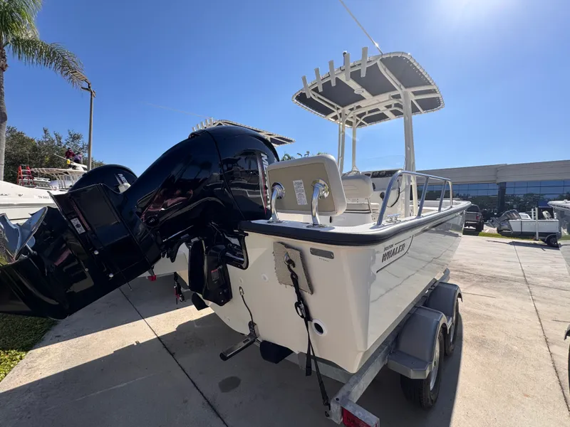 Slide: The Image of Boston Whaler 190 Montauk 2026 - 3