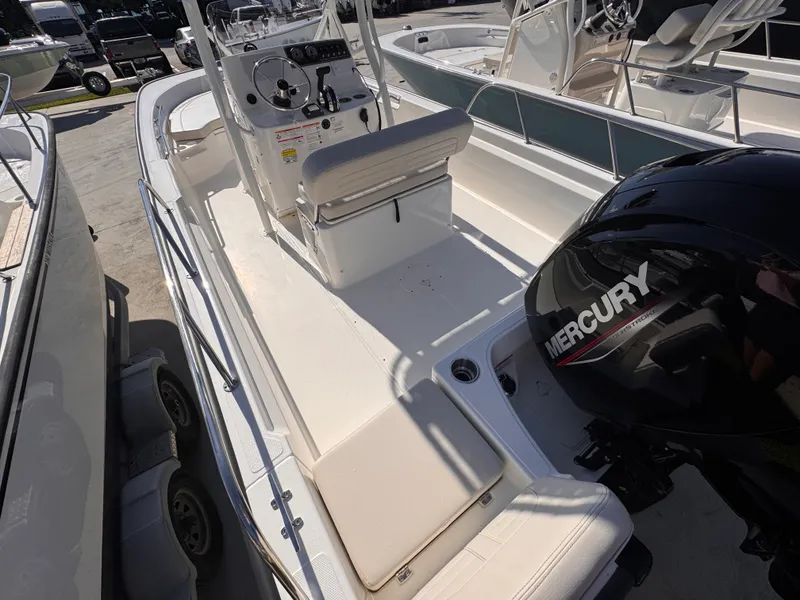 Slide: The Image of Boston Whaler 190 Montauk 2026 - 5