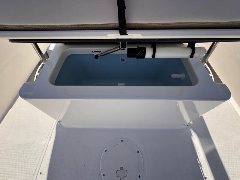 Slide: The Image of Boston Whaler 190 Montauk 2026 - 9