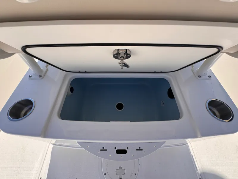 Slide: The Image of Boston Whaler 210 Montauk 2026 - 11