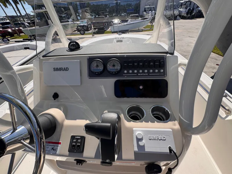 Slide: The Image of Boston Whaler 210 Montauk 2026 - 14