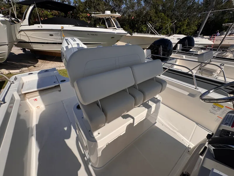 Slide: The Image of Boston Whaler 210 Montauk 2026 - 15