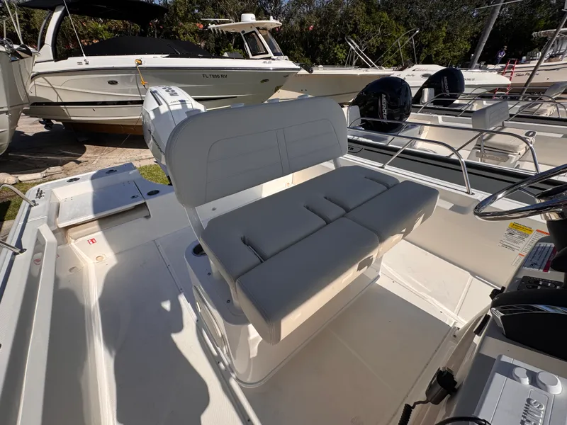 Slide: The Image of Boston Whaler 210 Montauk 2026 - 16