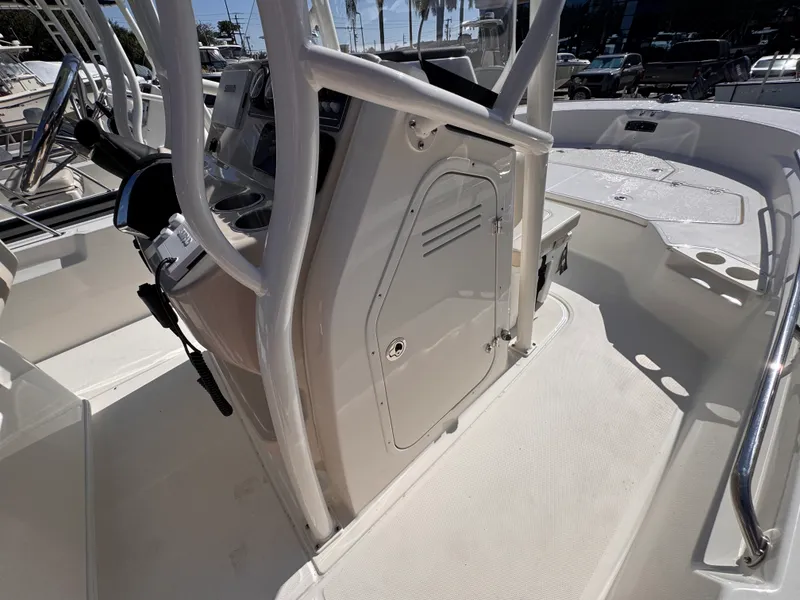Slide: The Image of Boston Whaler 210 Montauk 2026 - 17