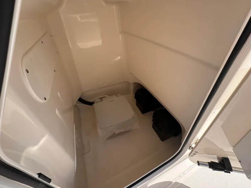 Slide: The Image of Boston Whaler 210 Montauk 2026 - 18