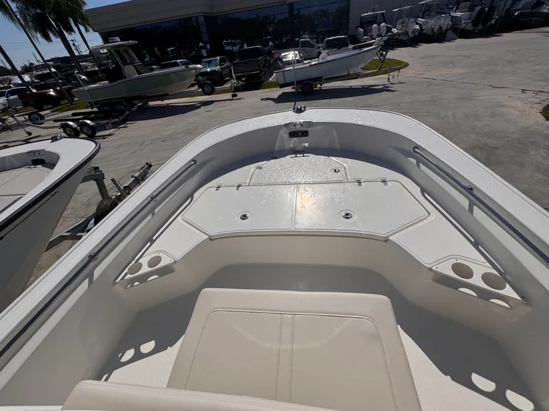 Slide: The Image of Boston Whaler 210 Montauk 2026 - 19
