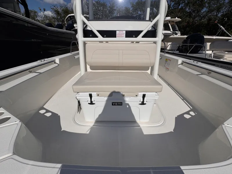 Slide: The Image of Boston Whaler 210 Montauk 2026 - 21