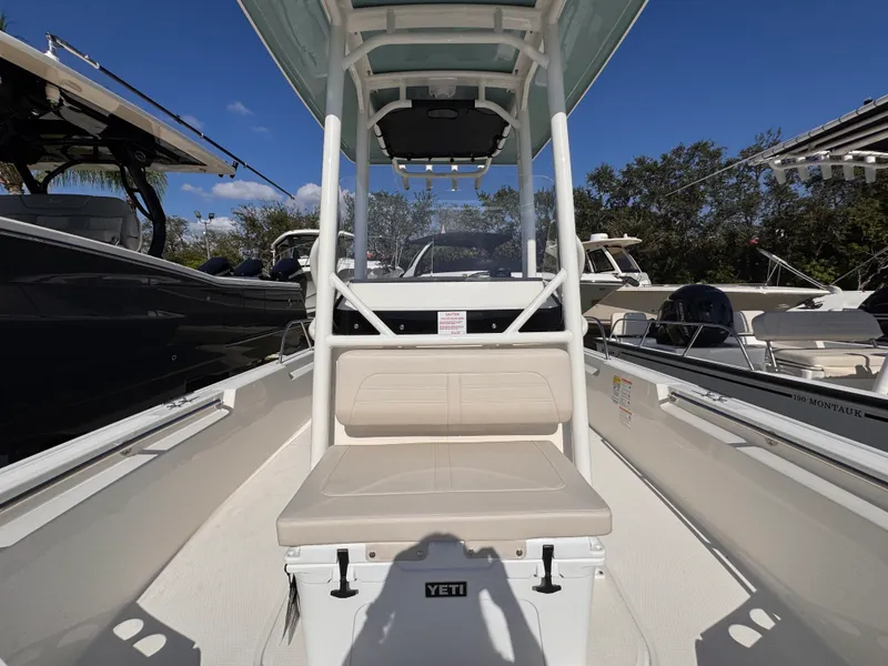Slide: The Image of Boston Whaler 210 Montauk 2026 - 22