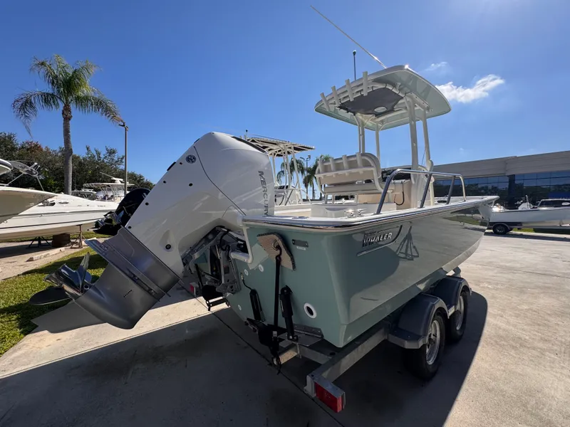 Slide: The Image of Boston Whaler 210 Montauk 2026 - 5