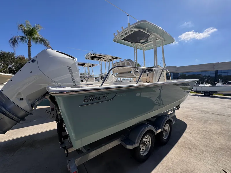 Slide: The Image of Boston Whaler 210 Montauk 2026 - 6