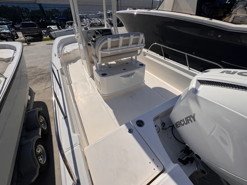 Slide: The Image of Boston Whaler 210 Montauk 2026 - 7