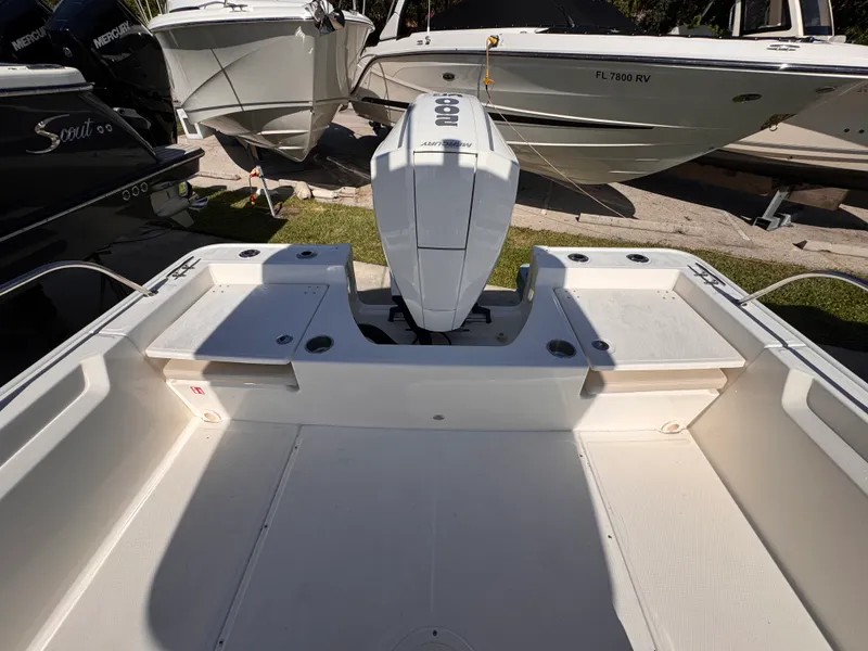 Slide: The Image of Boston Whaler 210 Montauk 2026 - 8