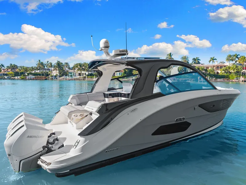 Slide: The Image of Sea Ray 370 Sundancer 2023 - 7