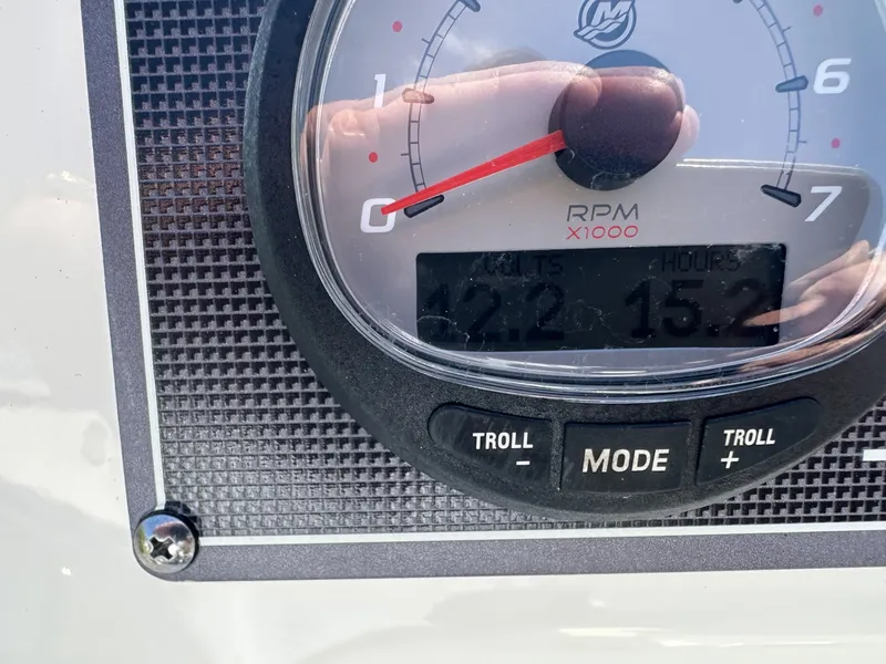 Slide: The Image of Boston Whaler 15 MONTAUK 2023 - 10