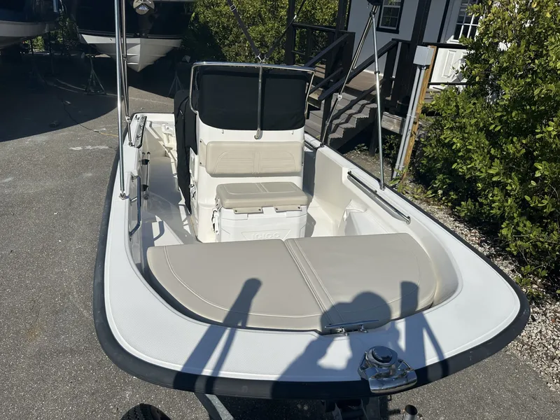 Slide: The Image of Boston Whaler 15 MONTAUK 2023 - 4