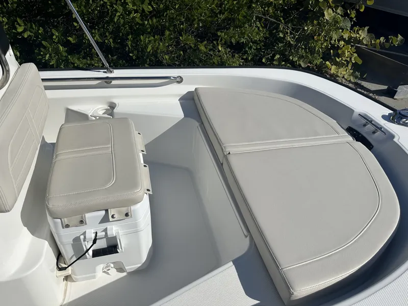 Slide: The Image of Boston Whaler 15 MONTAUK 2023 - 5