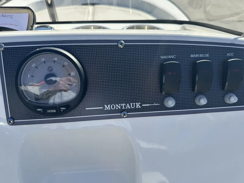 Slide: The Image of Boston Whaler 15 MONTAUK 2023 - 8