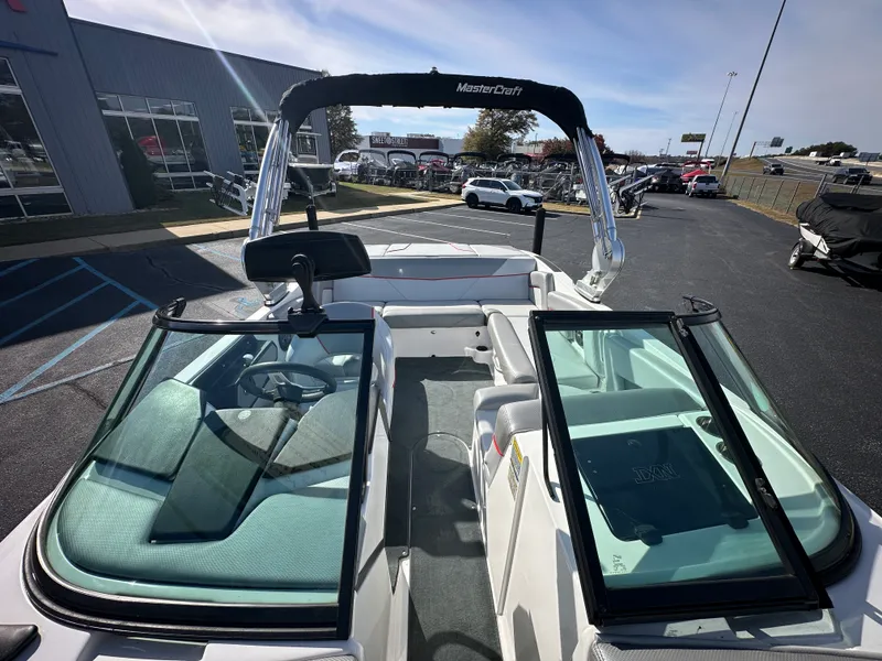 Slide: The Image of MasterCraft NXT20 2019 - 10