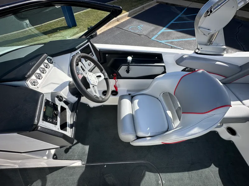 Slide: The Image of MasterCraft NXT20 2019 - 11
