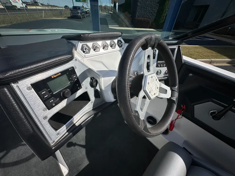 Slide: The Image of MasterCraft NXT20 2019 - 12