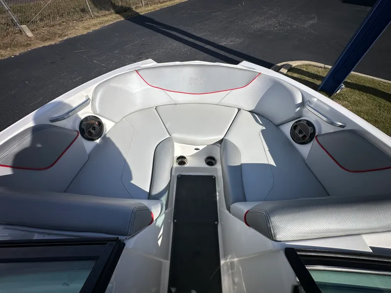 Slide: The Image of MasterCraft NXT20 2019 - 7