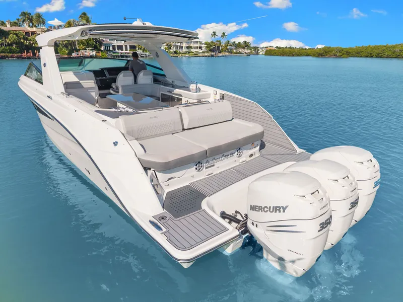 Slide: The Image of Sea Ray 400 SLX OUTBOARD 2020 - 13