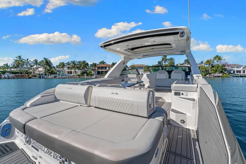 Slide: The Image of Sea Ray 400 SLX OUTBOARD 2020 - 15