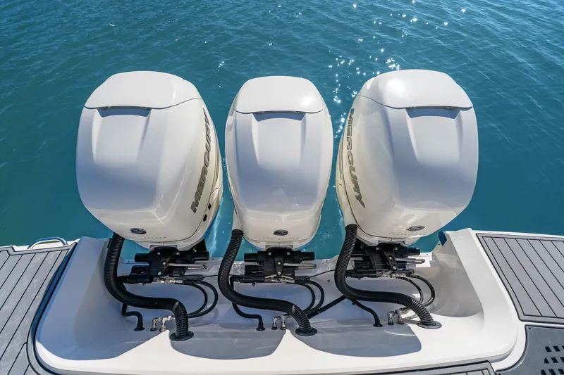 Slide: The Image of Sea Ray 400 SLX OUTBOARD 2020 - 20