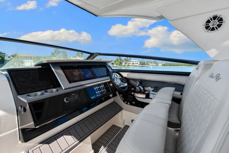 Slide: The Image of Sea Ray 400 SLX OUTBOARD 2020 - 23