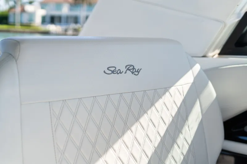 Slide: The Image of Sea Ray 400 SLX OUTBOARD 2020 - 26