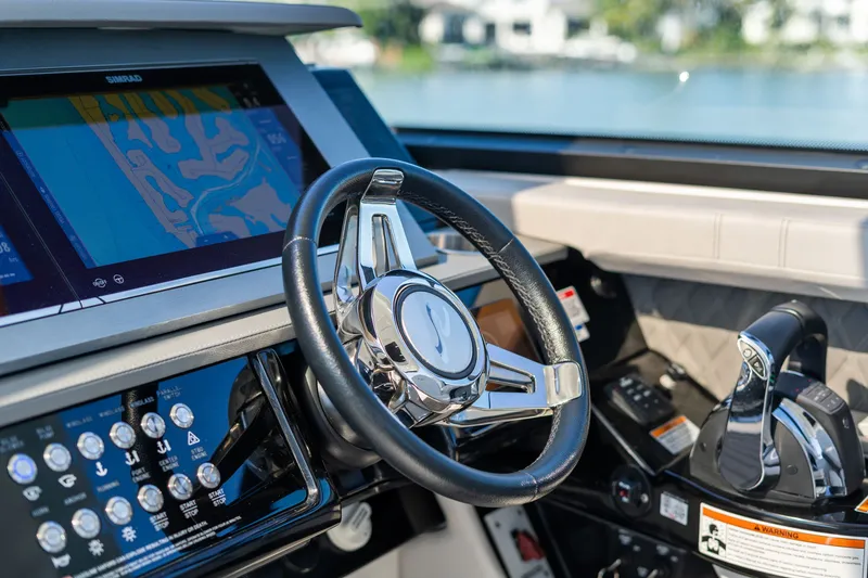 Slide: The Image of Sea Ray 400 SLX OUTBOARD 2020 - 29