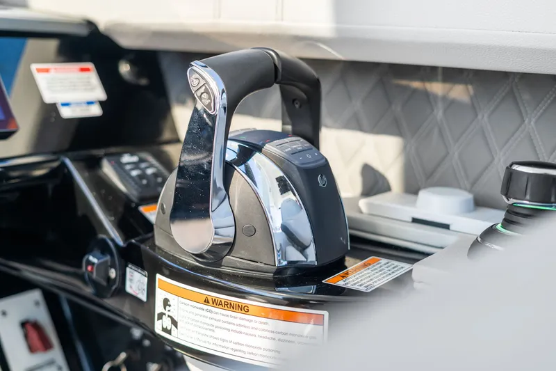 Slide: The Image of Sea Ray 400 SLX OUTBOARD 2020 - 30