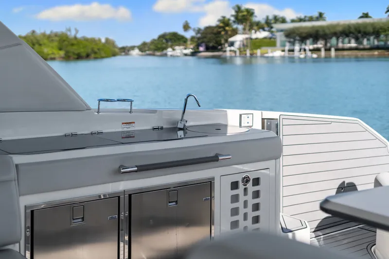 Slide: The Image of Sea Ray 400 SLX OUTBOARD 2020 - 40