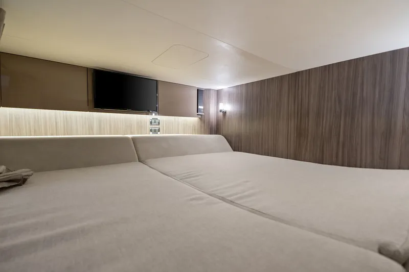 Slide: The Image of Sea Ray 400 SLX OUTBOARD 2020 - 46