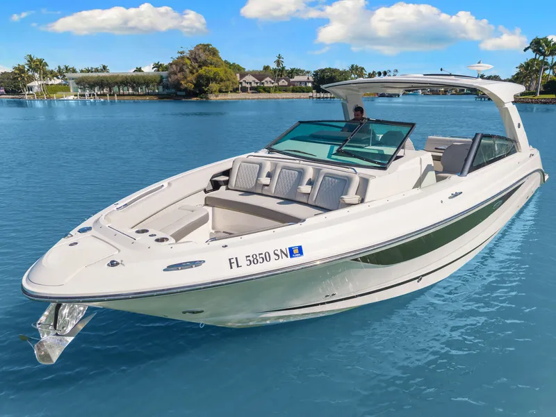 Slide: The Image of Sea Ray 400 SLX OUTBOARD 2020 - 6