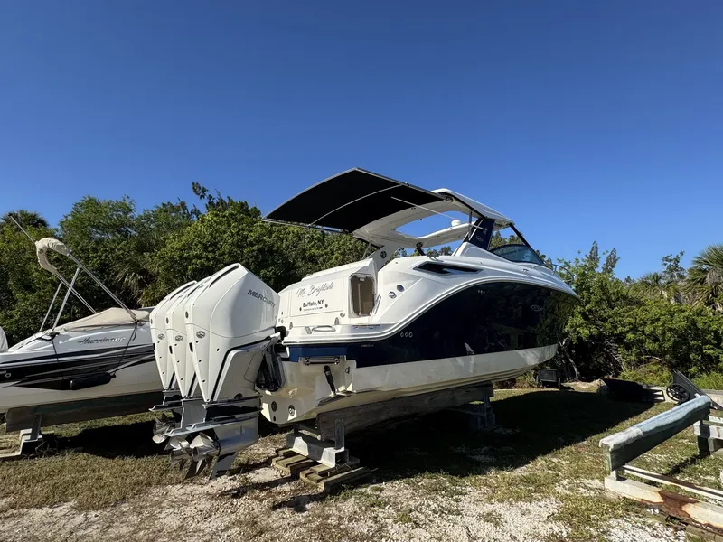 Slide: The Image of Sea Ray 320 SUNDANCER OUTBOARD 2024 - 1