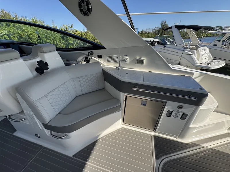 Slide: The Image of Sea Ray 320 SUNDANCER OUTBOARD 2024 - 26