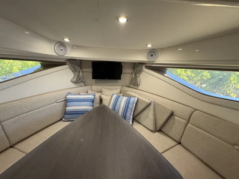 Slide: The Image of Sea Ray 320 SUNDANCER OUTBOARD 2024 - 41