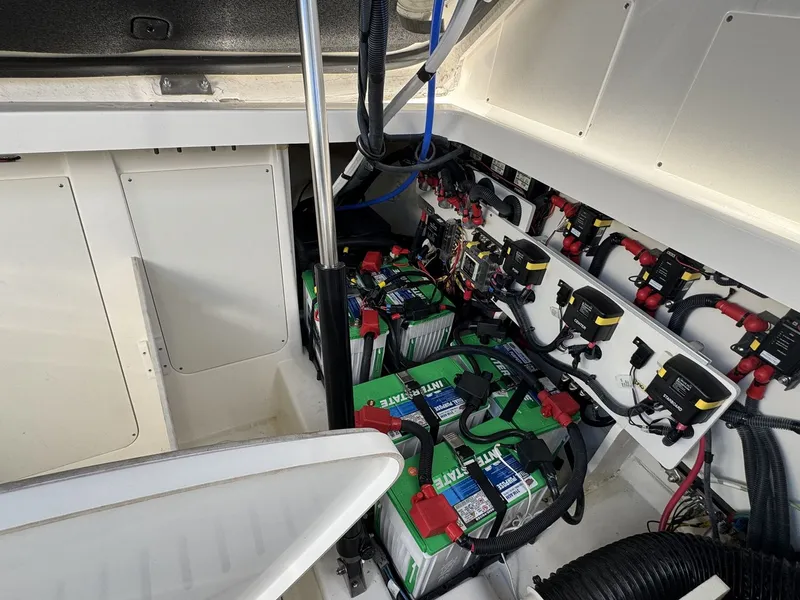 Slide: The Image of Sea Ray 320 SUNDANCER OUTBOARD 2024 - 46