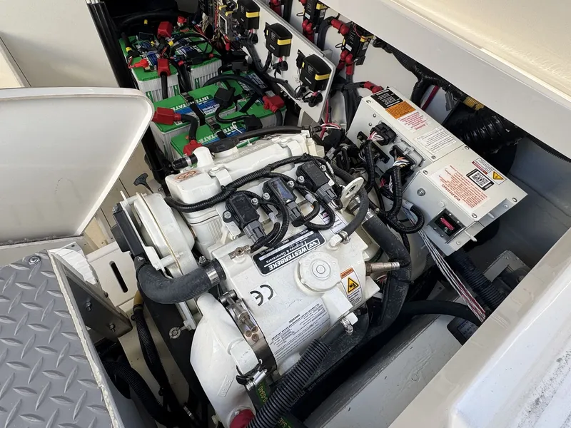 Slide: The Image of Sea Ray 320 SUNDANCER OUTBOARD 2024 - 48