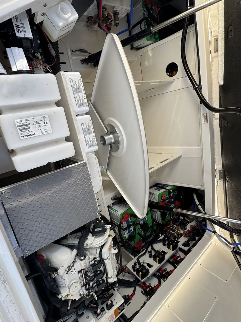 Slide: The Image of Sea Ray 320 SUNDANCER OUTBOARD 2024 - 53