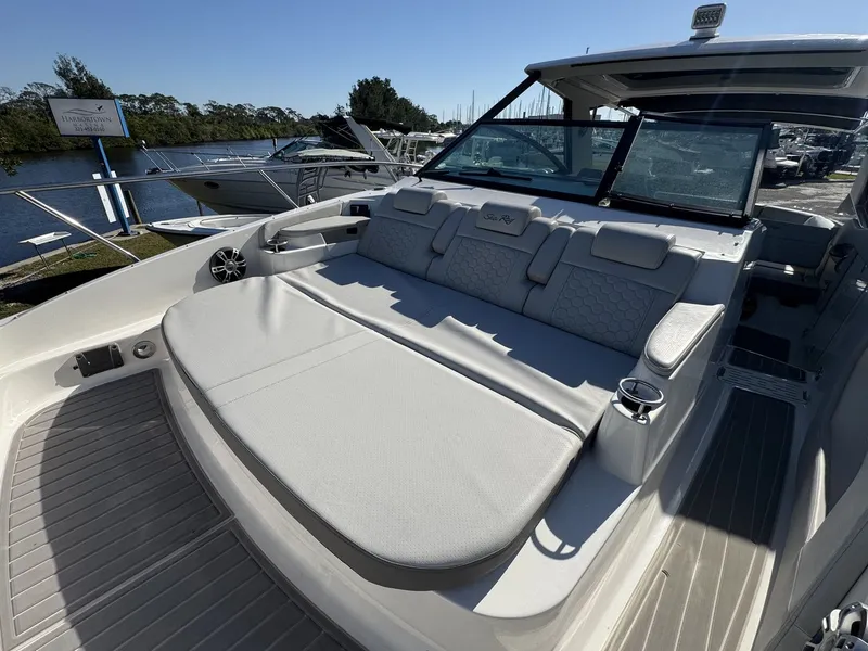 Slide: The Image of Sea Ray 320 SUNDANCER OUTBOARD 2024 - 8