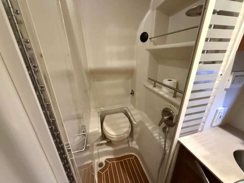 Slide: The Image of Sea Ray 370 SUNDANCER 2010 - 26