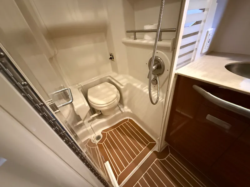 Slide: The Image of Sea Ray 370 SUNDANCER 2010 - 29